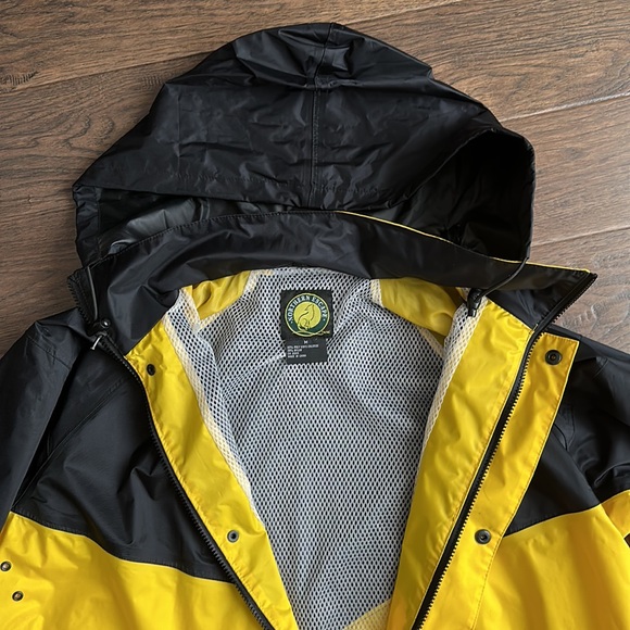 VTG Man’s Northern Escape Rain Coat - Picture 3 of 11